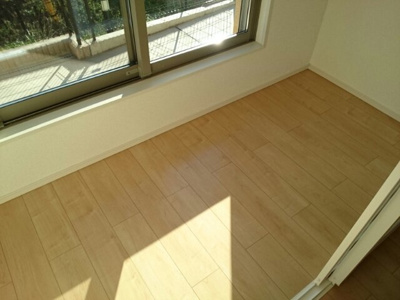 【バルコニー】 | ケーズコート岩出 | 暖かな日差しのふりそそぐバルコニー