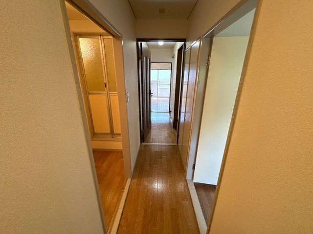 エスポアロイヤルの内装|明るい色調の室内です