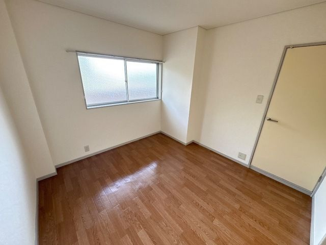 エスポアロイヤルの寝室|落ち着いた色調の寝室です