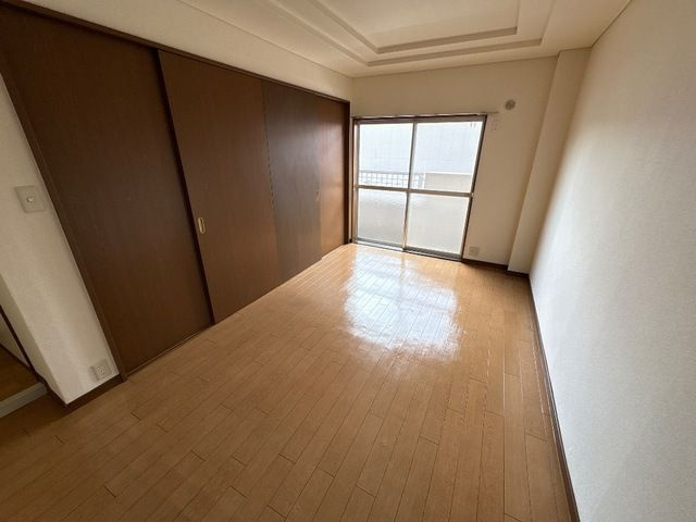 エスポアロイヤルの居間・リビング|こちらの居間で趣味の時間をお楽しみください