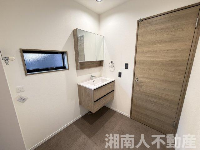 逗子市池子３丁目５９８－７４新築戸建ての独立洗面台|朝の身支度には欠かせない独立洗面化粧台