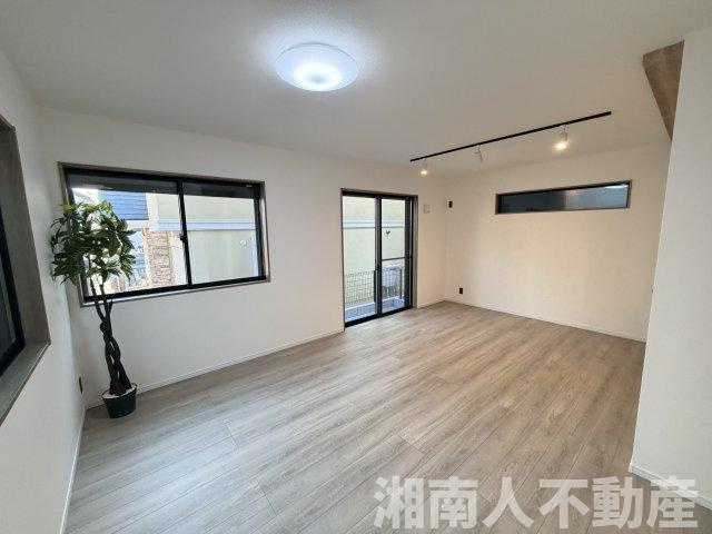 逗子市池子３丁目５９８－７４新築戸建ての居間・リビング|おしゃれなリビングです