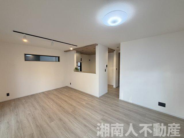 逗子市池子３丁目５９８－７４新築戸建ての居間・リビング|使いやすい居間です