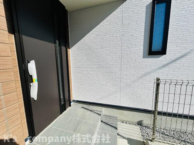 茅ヶ崎市浜須賀　新築戸建　2号棟の玄関|玄関アルコープ付き◇◇