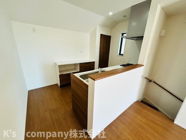 茅ヶ崎市浜須賀　新築戸建　2号棟のキッチン|全体を見わたせる対面式キッチン♪