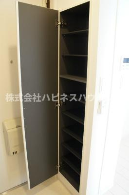 リブリ・アザレアの玄関|明るい玄関です