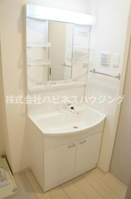 リブリ・アザレアの洗面所|ゆったりとスペースのある洗面所