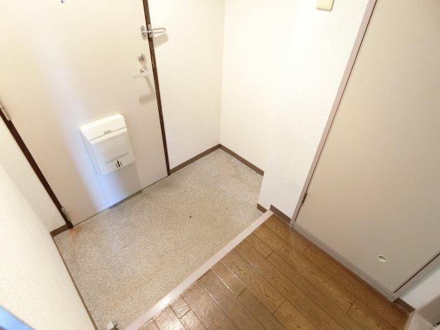 オーソライズ茨木の玄関