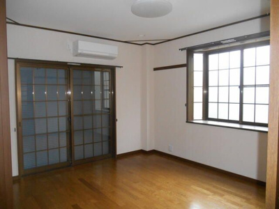 【居間・リビング】 | コーポ峰 | こちらの居間で趣味の時間をお楽しみください