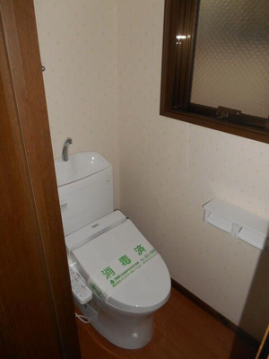 【トイレ】 | コーポ峰 | 落ち着いた色調のトイレです
