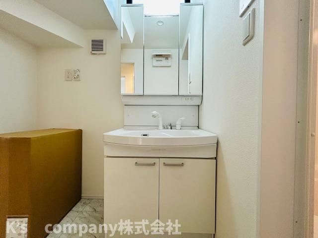 茅ヶ崎市浜須賀　新築戸建　3号棟の独立洗面台|朝の身支度もスムーズ洗面化粧台♪