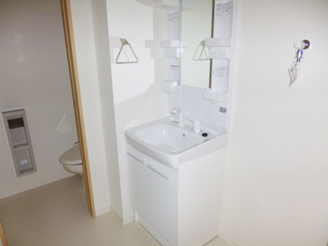 高見シャーメゾンの洗面所|広めの脱衣所です★