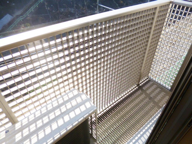 高見シャーメゾンのバルコニー|ちょっとしたものが干せます！