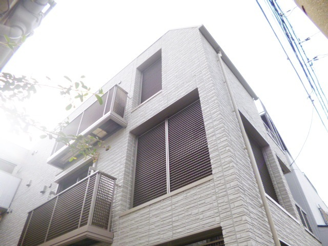 高見シャーメゾンの外観|住宅街に立地しています