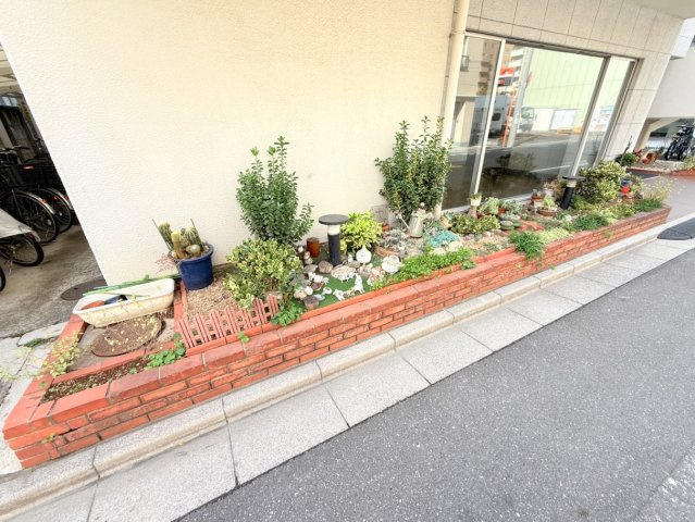 中銀木場マンシオンのその他共用部分|入り口花壇