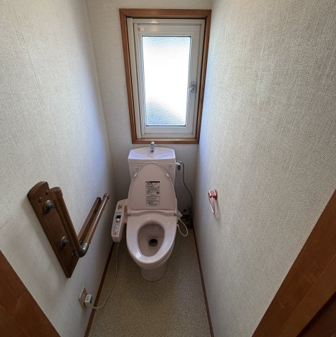 室蘭市八丁平2丁目46-13戸建のトイレ