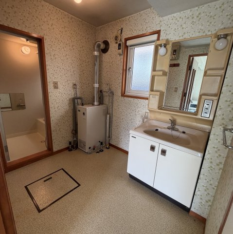 室蘭市八丁平2丁目46-13戸建の洗面所