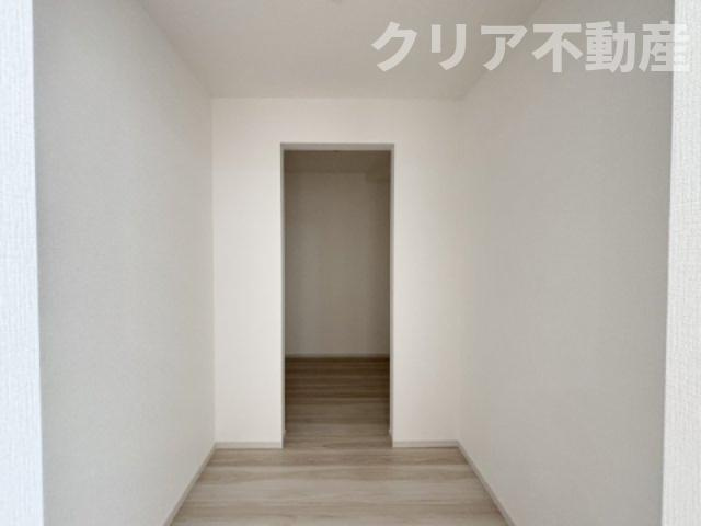 【収納】 | 上小鳥町2期1号棟 | キッチン横にはパントリー、その奥にユーティリティー付き。トータル4帖分のスペースがあります！