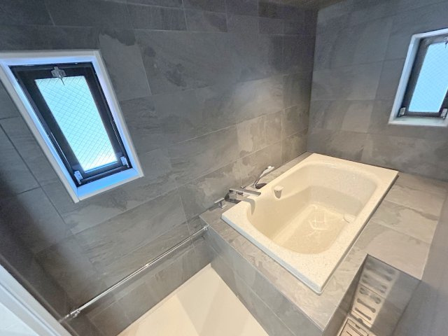 ローレルコートエスタ萩の台　５号棟の浴室