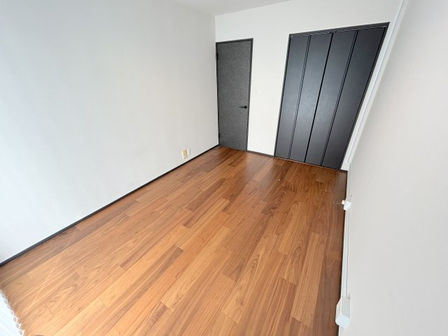 ローレルコートエスタ萩の台　５号棟の洋室