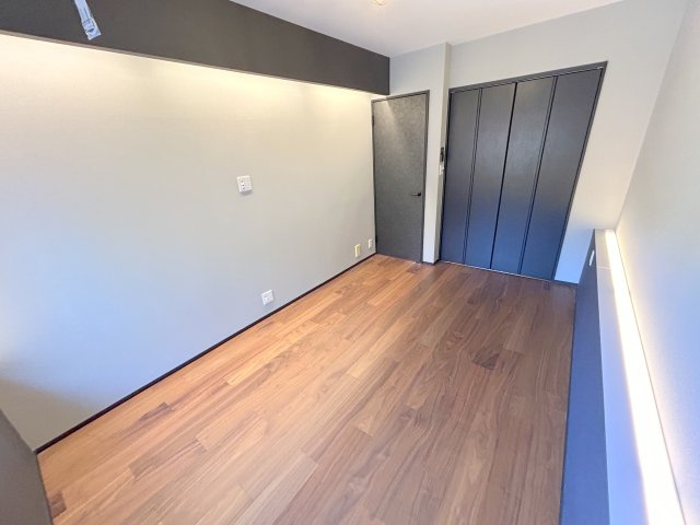 ローレルコートエスタ萩の台　５号棟の洋室