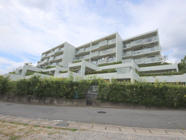 ローレルコートエスタ萩の台　５号棟の外観