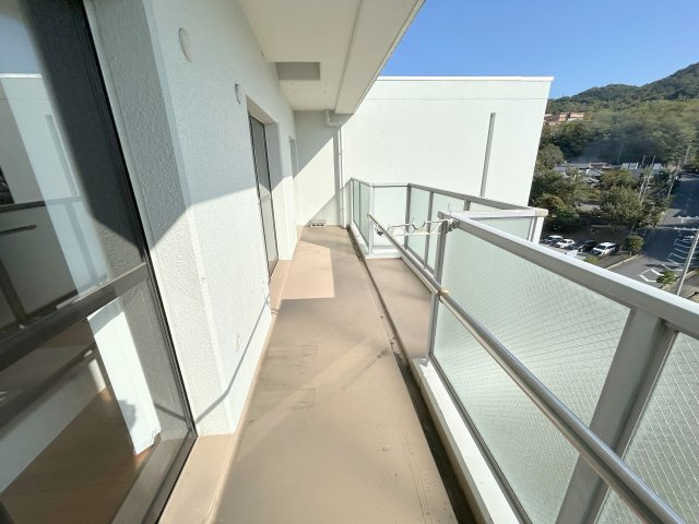 ローレルコートエスタ萩の台　５号棟のバルコニー