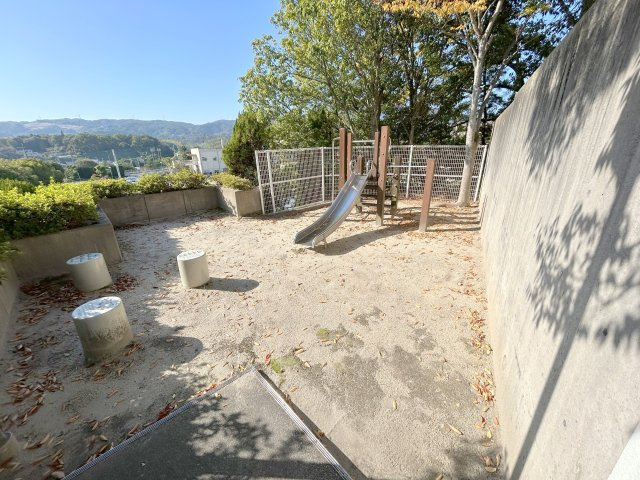 ローレルコートエスタ萩の台　５号棟の庭