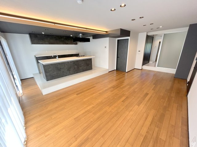 ローレルコートエスタ萩の台　５号棟の居間・リビング