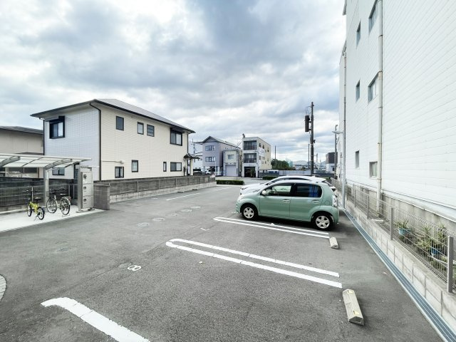 ルクール福島の駐車場