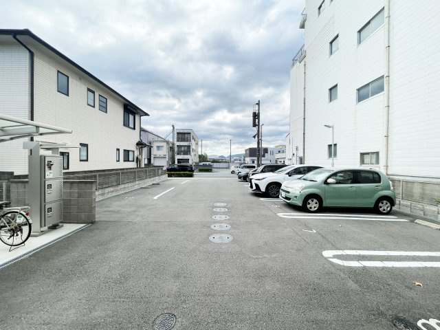 ルクール福島の駐車場