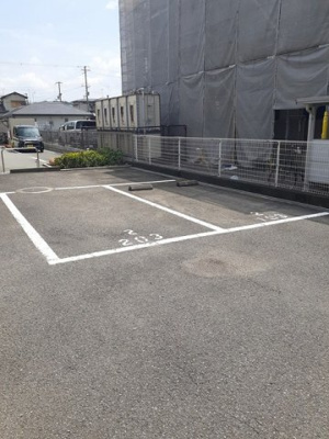 【駐車場】 | パレ・エクセランⅡ | 駐車場があるので、車を買う予定の方も安心です