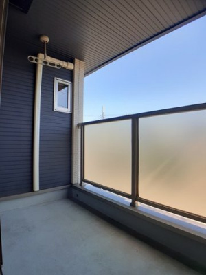 【バルコニー】 | ペシュール西小二里 | 開放的で明るい空間を演出してくれるバルコニーです