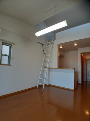 【居間・リビング】 | ペシュール西小二里 | ゆったりとしたリビングです