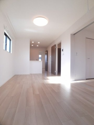 【居間・リビング】 | レットル・ダムールＫ | ゆったり過ごせるリビングです