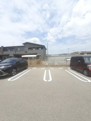 【駐車場】 | ヴェルソー加納 | 車をお持ちの方に嬉しい駐車場付きの物件です