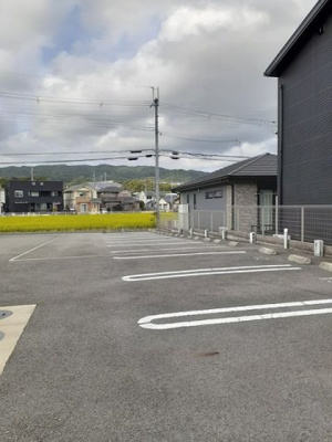 【駐車場】 | ヴィル・ドミール | 駐車場完備です