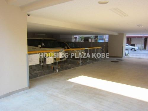 ディアエスタミオ新長田の駐車場|敷地内駐車場の空きは要確認