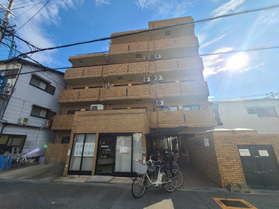 【外観】 | ルガル・デ・レイナ | シンプルなデザインの外観です