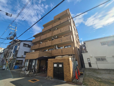 【外観】 | ルガル・デ・レイナ | シンプルなデザインの外観です