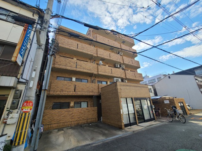 【外観】 | ルガル・デ・レイナ | シンプルなデザインの外観です