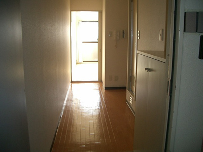 【居間・リビング】 | ルガル・デ・レイナ | 玄関からの眺めです