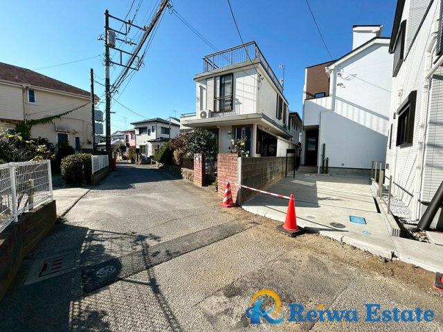 新築戸建　茅ヶ崎市松が丘2丁目の前面道路含む現地写真