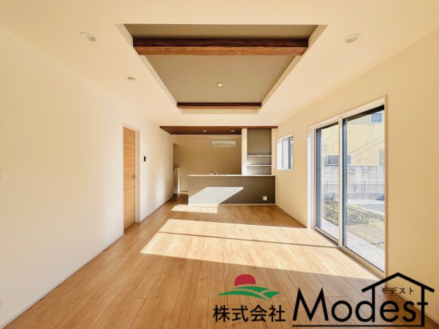 桐生市琴平町の居間・リビング|開放感あふれる折り上げ天井付きリビング♪
