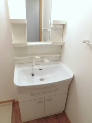 【洗面所】 | アルカンシェル | 明るい洗面所です