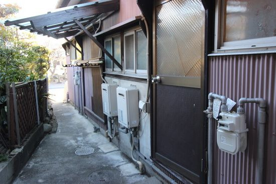 中郷２－２０３貸家のエントランス|落ち着いたエントランスです