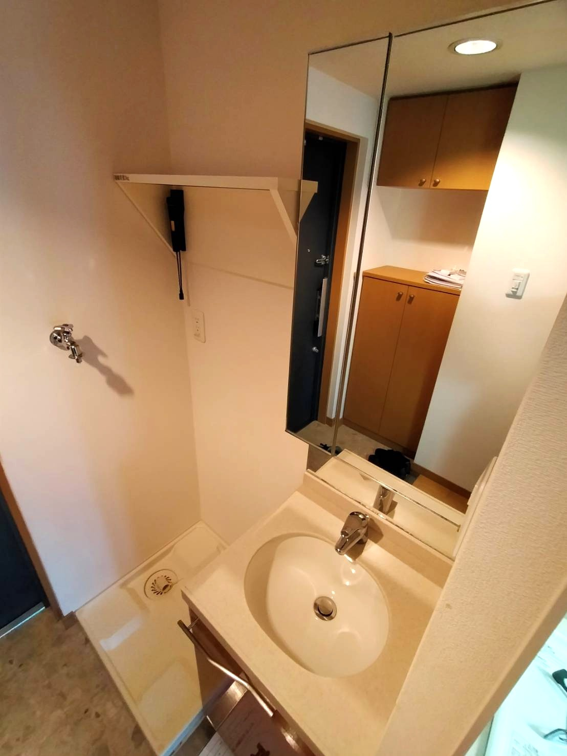 【オーナーチェンジ】エステムコート京都烏丸Ⅱの独立洗面台|独立洗面化粧台が付いています