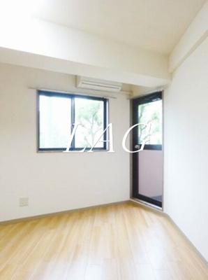 【居間・リビング】 | ロイヤルガーデン千鳥町 | 洋室のお部屋です。