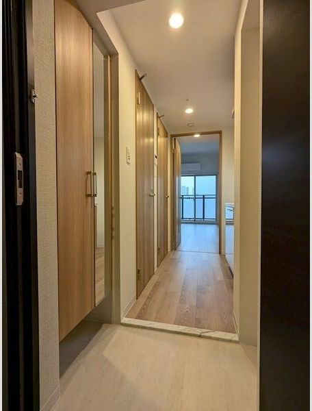 エスリード ザ・グレア大阪の玄関