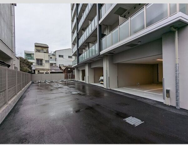 エスリード ザ・グレア大阪の駐車場